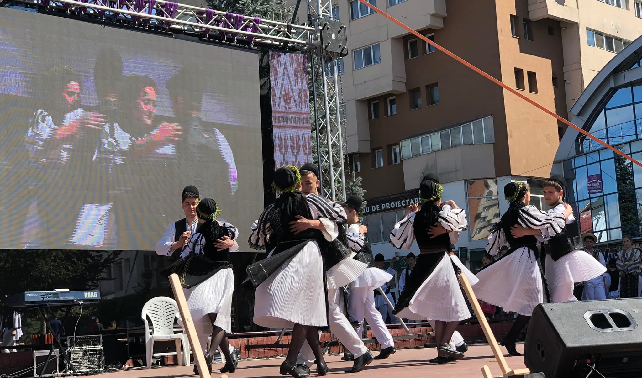 În localitatea gorjeană Țicleni, va avea loc o nouă ediție a festivalului-concurs „La poalele cetății”
