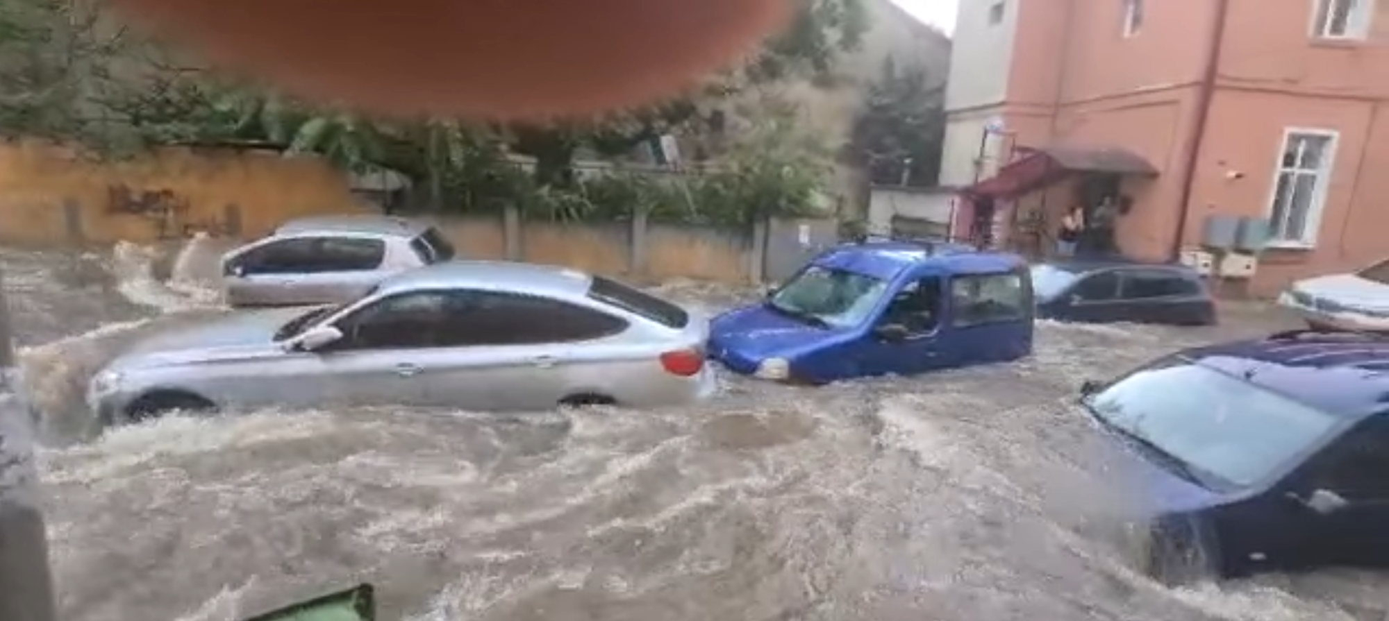 Autoritățile din Craiova încă evaluează pagubele produse de furtuna din weekend