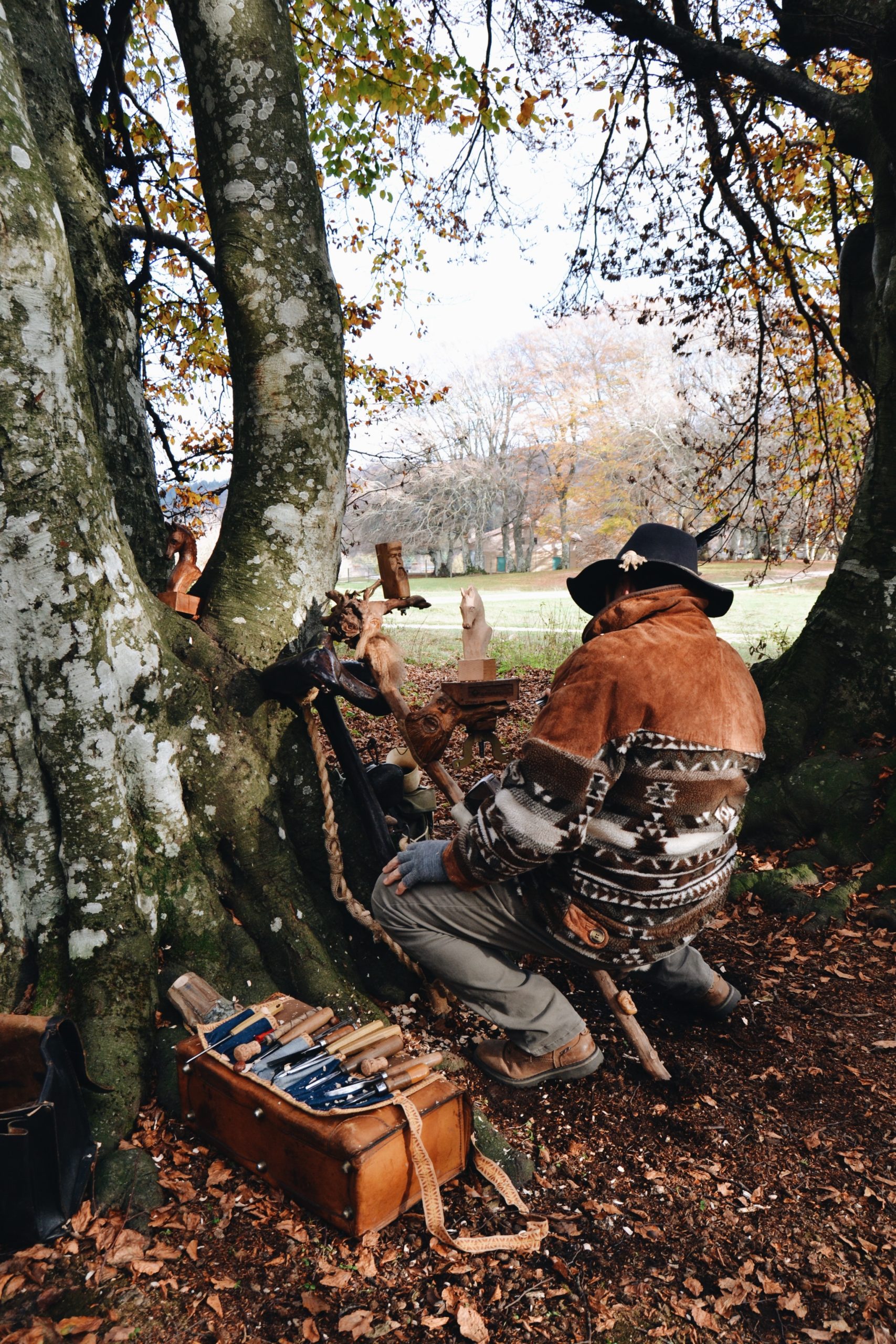 Cea de-a V-a ediţie a Taberei de sculptură „Simboluri dacice în arta lemnului din România” de la Polovragi se apropie de final