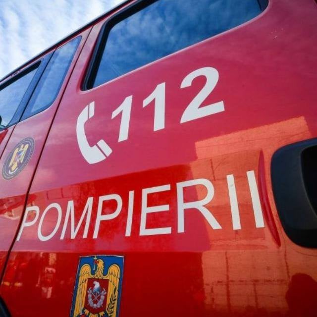 GORJ: Incendiu la fabrica de lemne din satul Însurăței