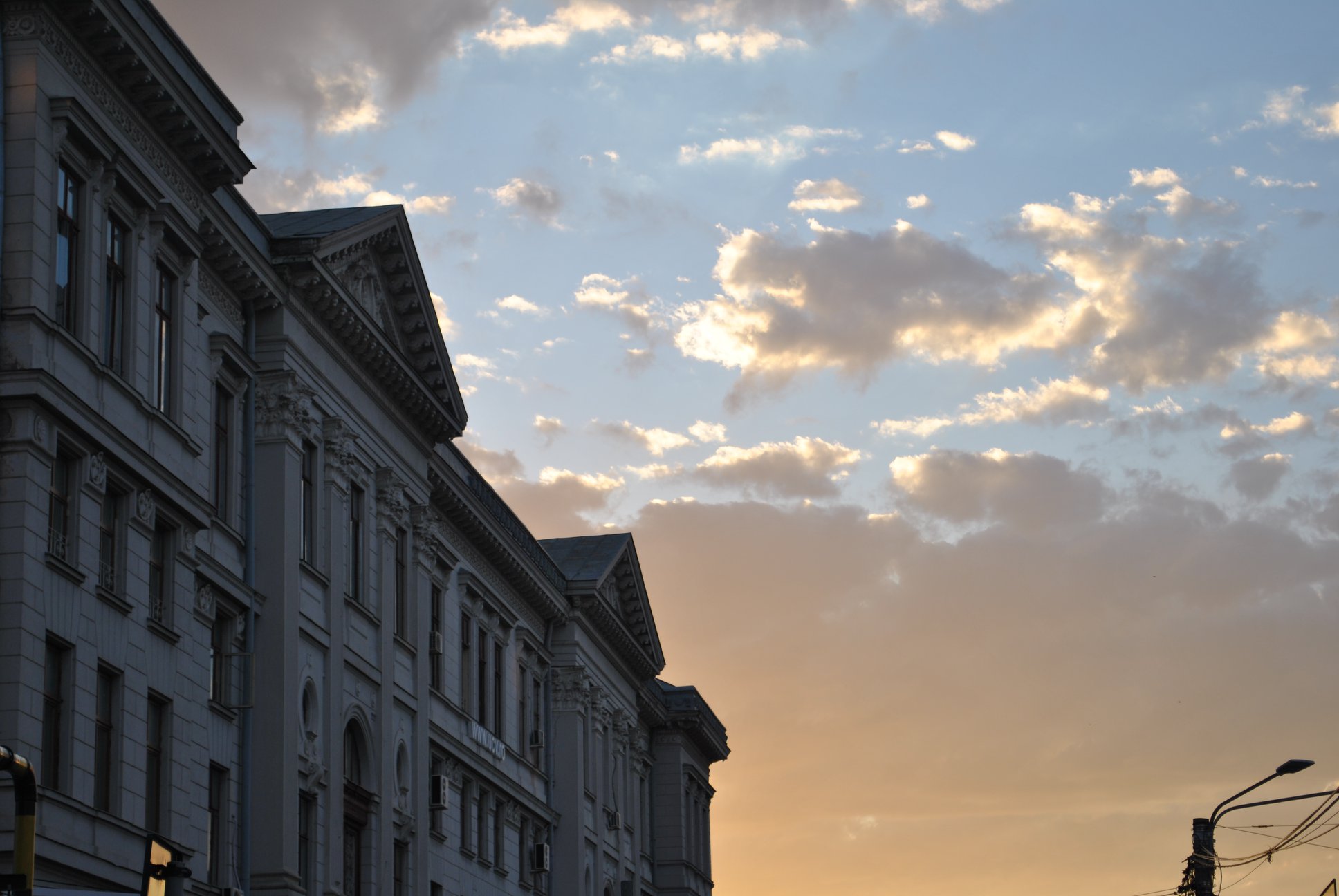 Studenţii Universității din Craiova admişi în anul I la licenţă mai pot depune cerere pentru cazare în căminele studenţeşti doar astăzi, 1 august