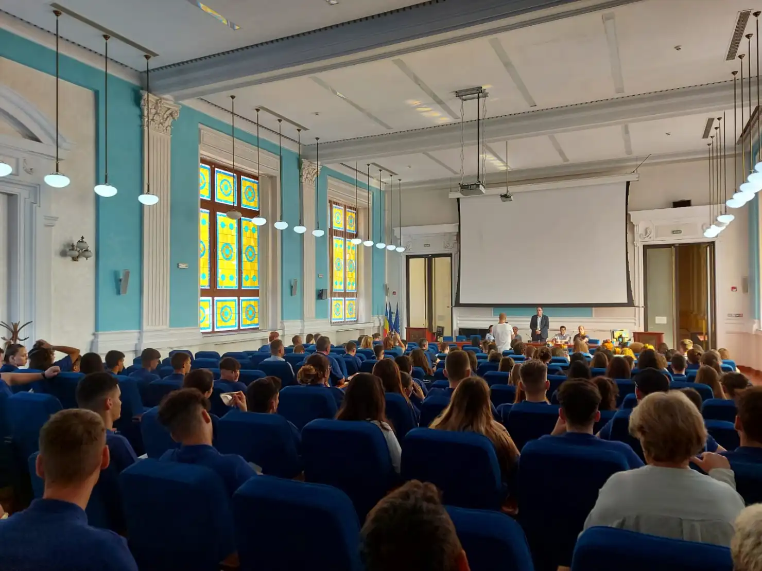 Peste 150 de elevi participă la școlile de vară organizate de către reprezentanții Universității din Craiova