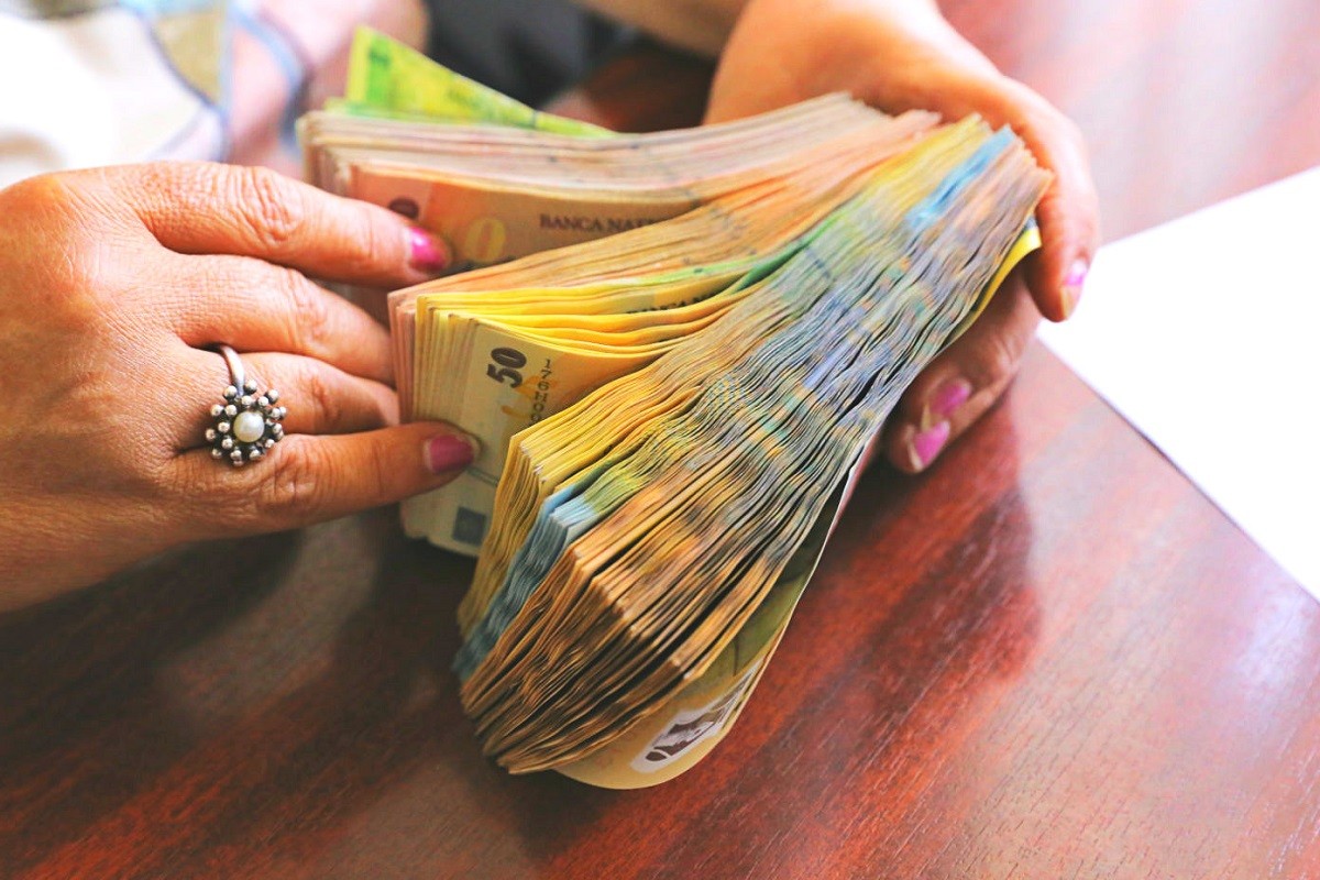 Dezbatere publică privind o nouă variantă de salarizare a bugetarilor