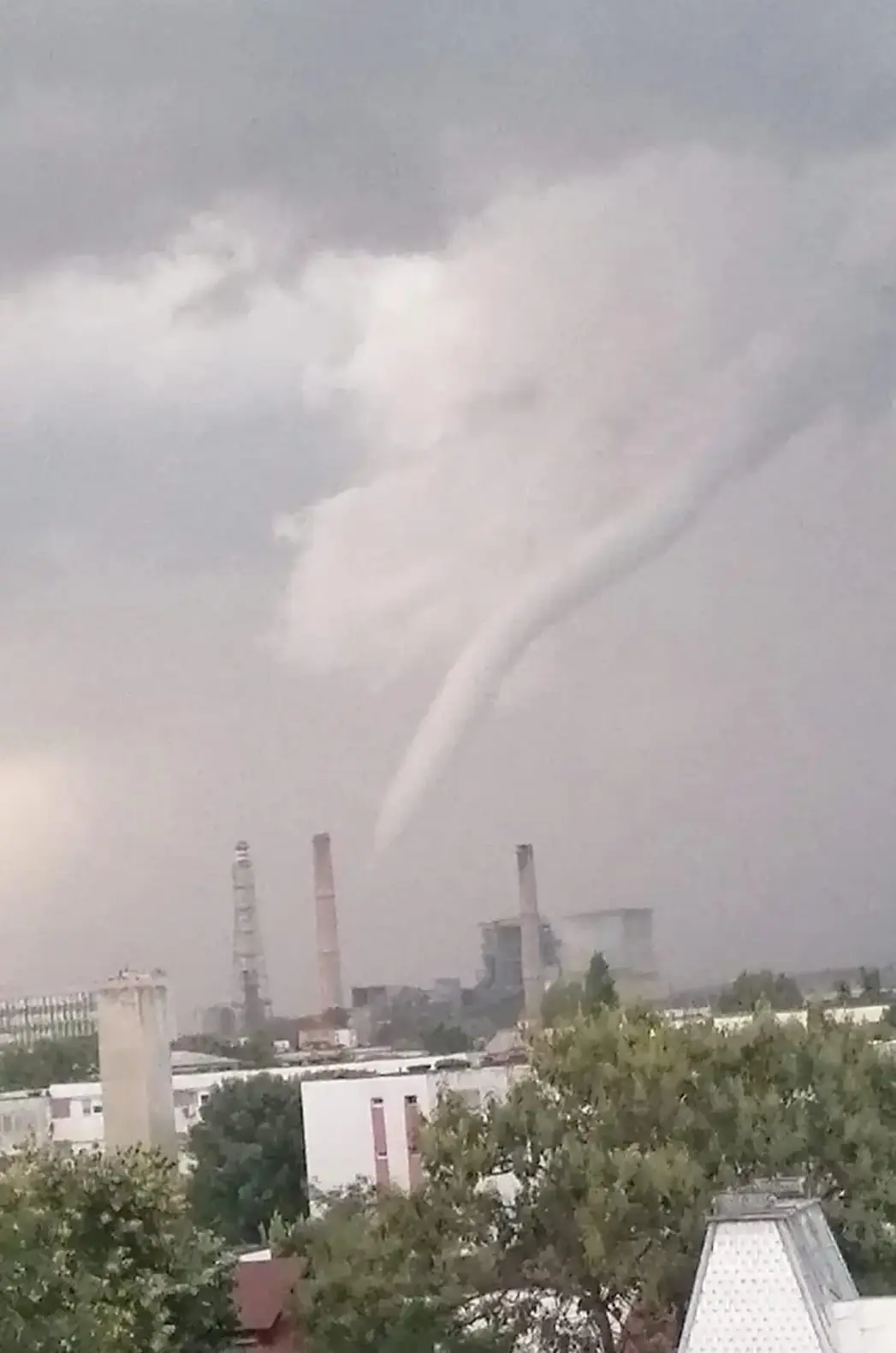 Fenomenul meteo de tip tornadă care a avut loc ieri în Craiova, explicat de meteorologi
