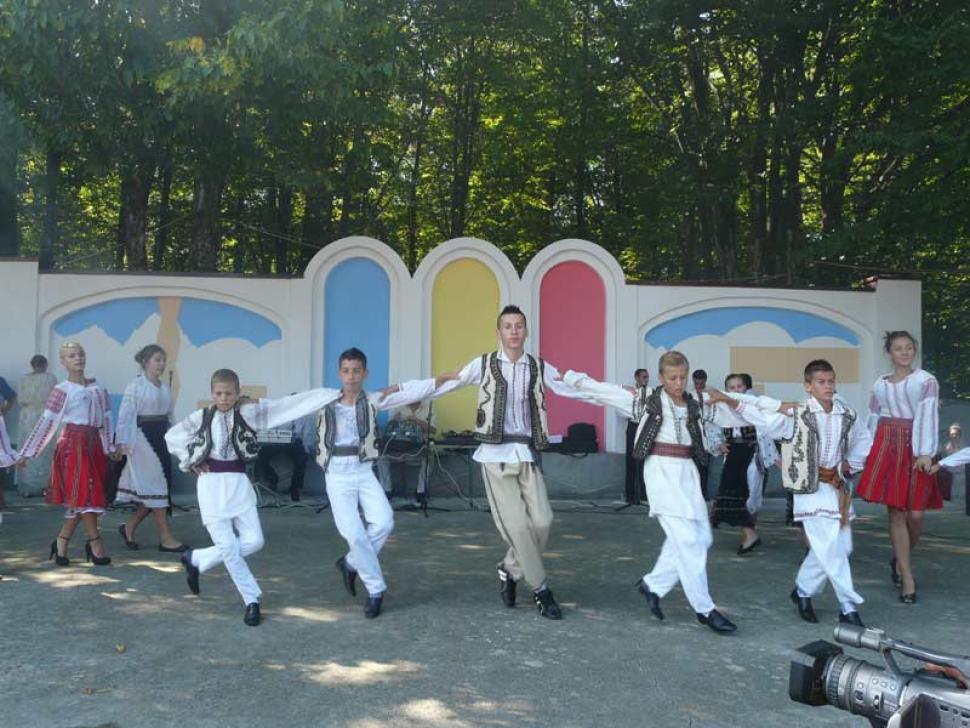 Se apropie Festivalul Cântecului, Dansului și Portului Popular Gorjenesc de la Tismana