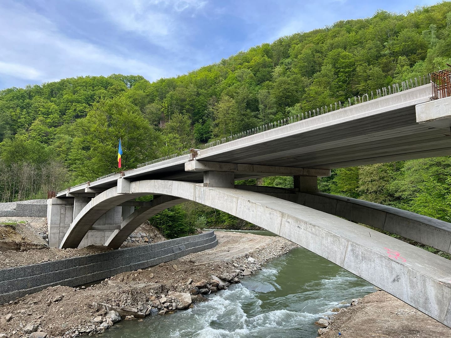 Au fost ridicate restricțiile de tonaj care fuseseră instituite pe noul pod de la Lainici, în Defileul Jiului, județul Gorj