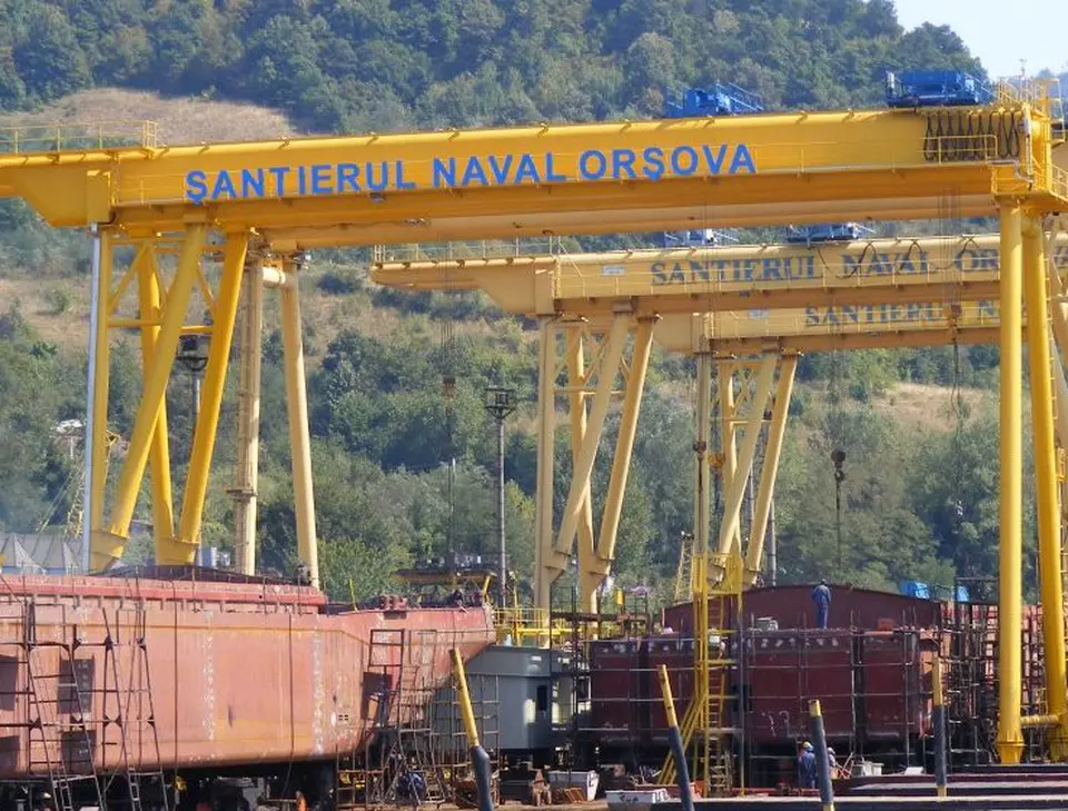 Trei persoane au fost rănite, după o explozie la o navă aflată în reparaţie din Şantierul Naval Orșova