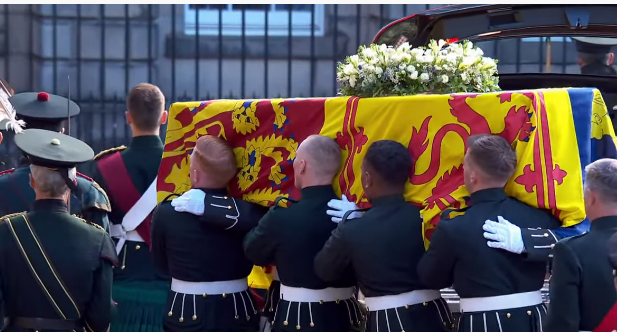 Sicriul Reginei Elisabeta a II-a va ajunge astăzi la Londra