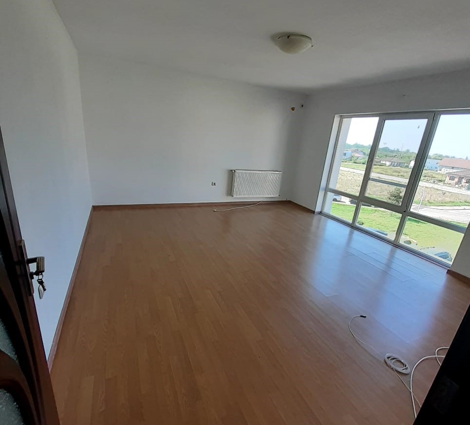 La Târgu Jiu, doi tineri din sistemul de protecție specială au primit câte o garsonieră ANL din partea Primăriei