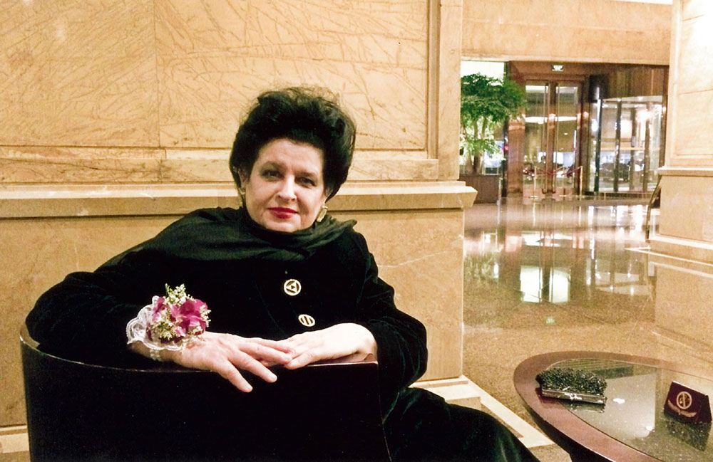 Sicriul cu trupul neînsuflețit al sopranei Mariana Nicolesco va fi depus în această dimineață la Ateneul Român