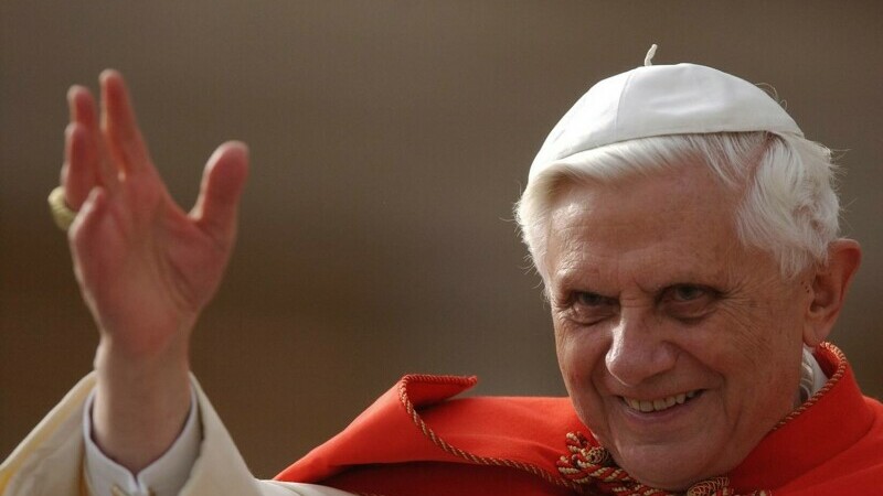 Fostul Papă Benedict al 16-lea, decedat ieri la vârsta de 95 de ani, va fi înmormântat pe 5 ianuarie