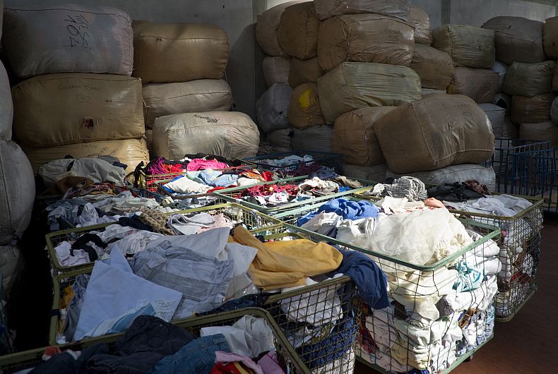 Craiova are containere pentru colectarea deșeurilor textile