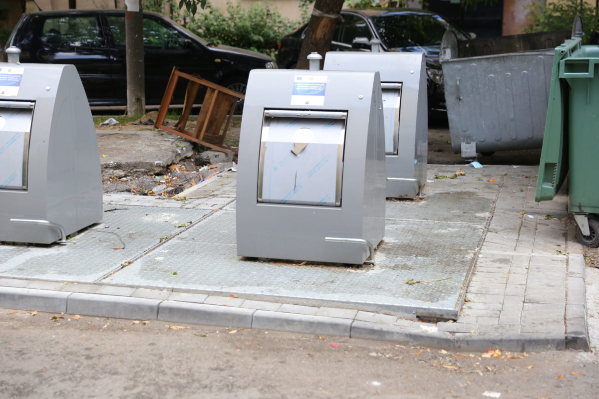 Craiova: Containerele îngropate devin, în sfârșit, funcționale