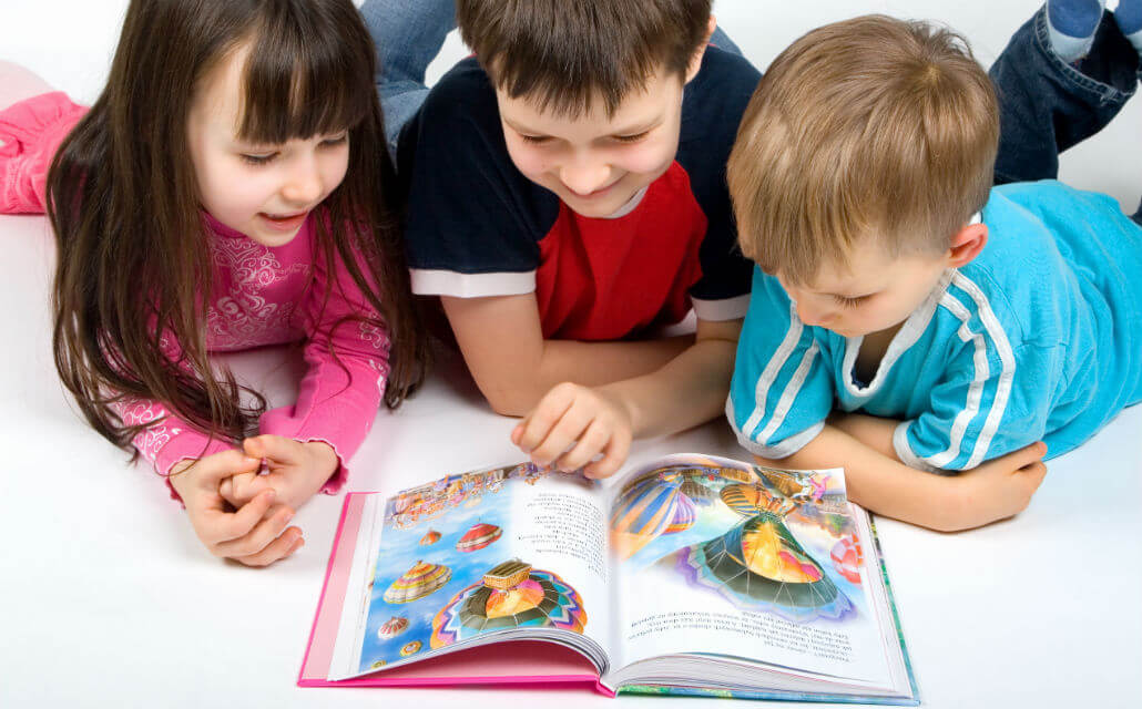 2 aprilie – Ziua internaţională a cărţii pentru copii:”I am a book, read me”