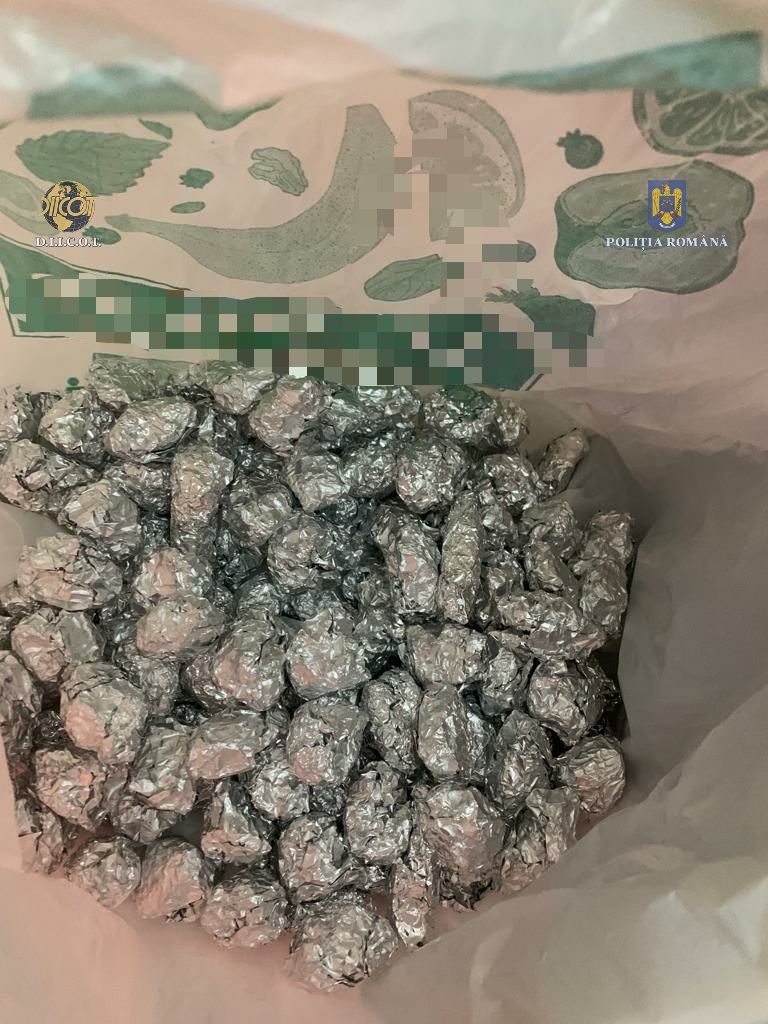 ARESTAȚI PENTRU TRAFIC DE DROGURI DE RISC ŞI MARE RISC