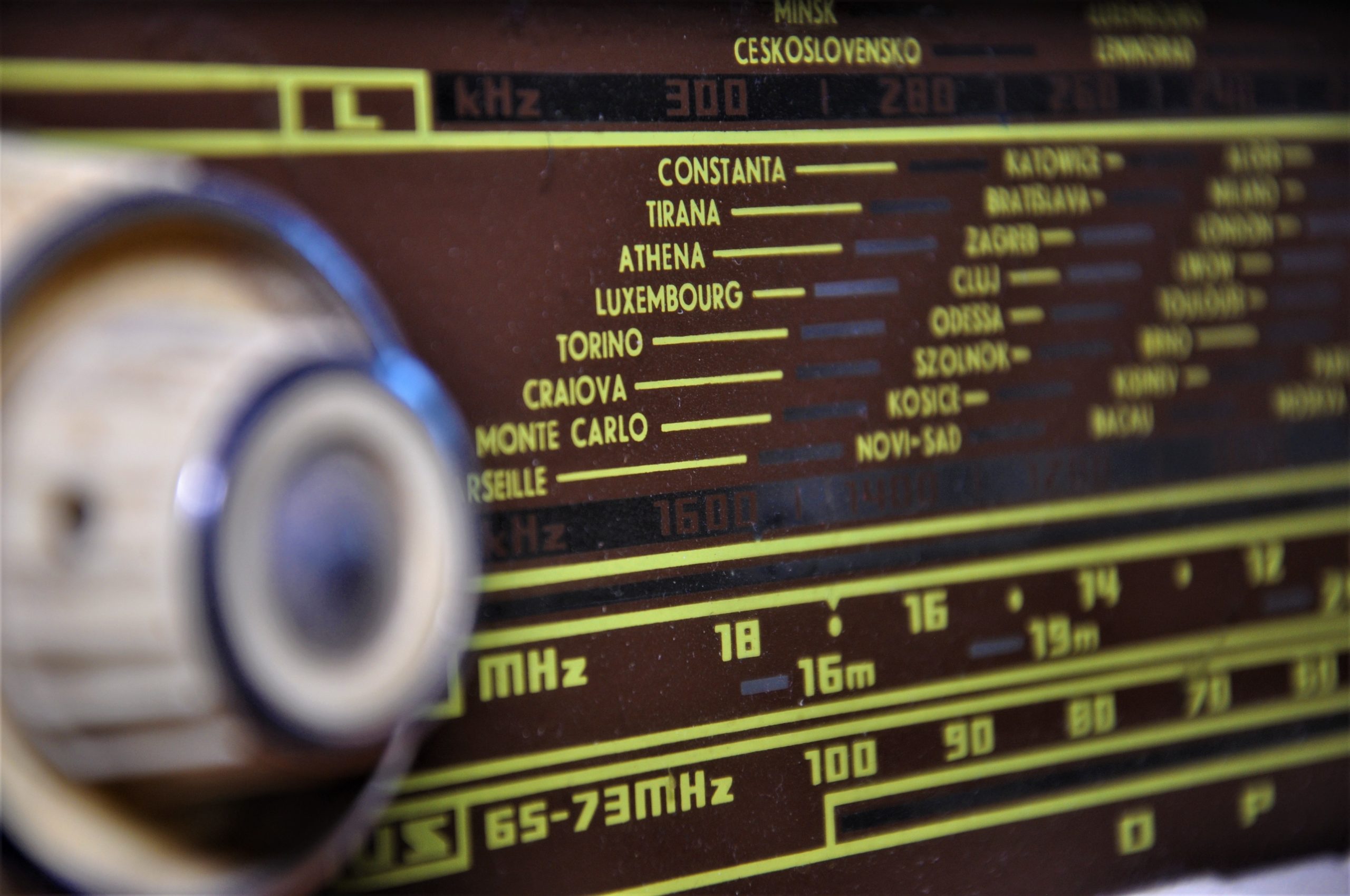 Frecvența 105 MHz intră în revizie