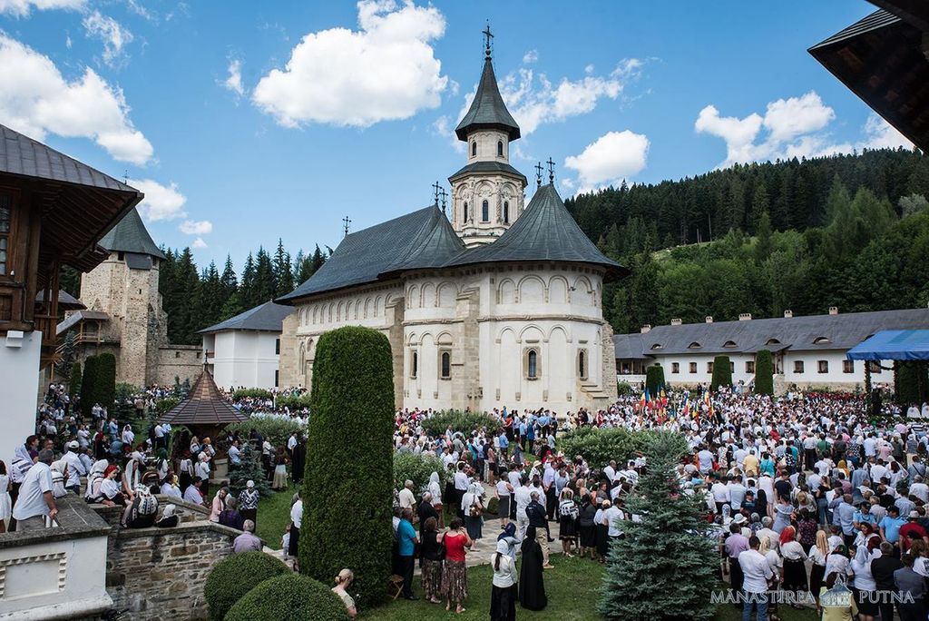 Adormirea Maicii Domnului – Hramul Mănăstirii Putna, prilej de pelerinaj și rugăciune
