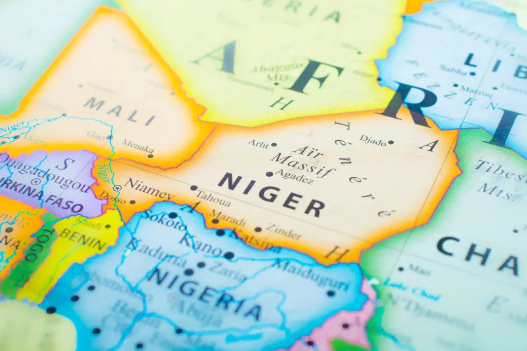 MAE: Patru cetățeni români au fost evacuați din Niger