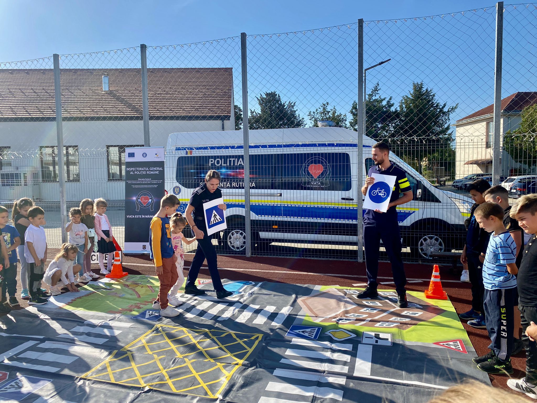 Activități educative ale polițiștilor doljeni (foto)