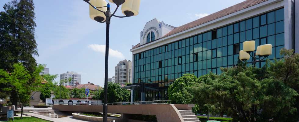 CJ Olt a scos la licitație contractul pentru dotarea școlilor speciale din Balș cu echipamente TIC și mobilier