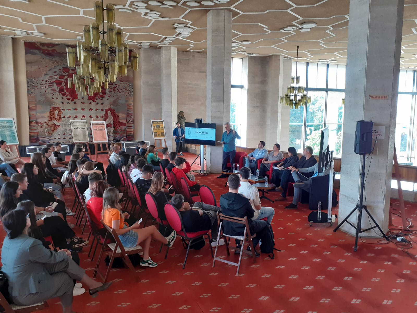 Craiova: A debutat „POESIS – prieteni cu Poezia”