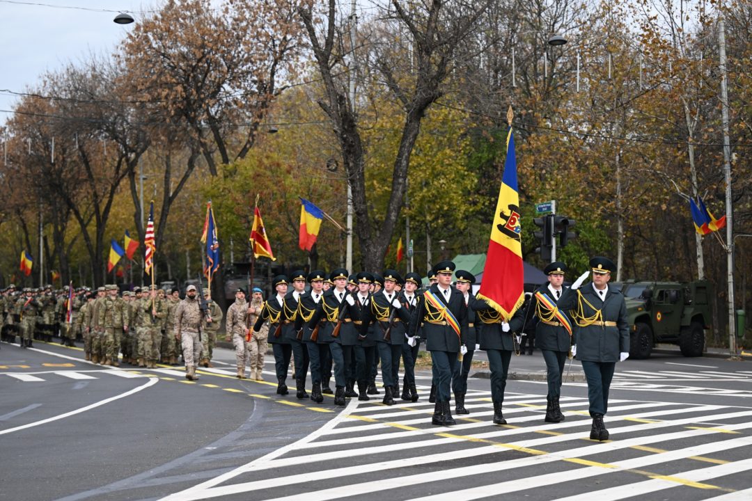 1 Decembrie: Peste 2.400 de militari, la parada din Capitală