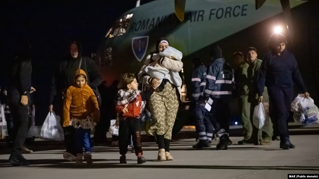 MAE: Încă 30 de cetăţeni români au fost evacuaţi din Fâşia Gaza