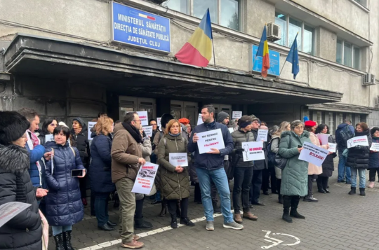 Continuă protestele medicilor