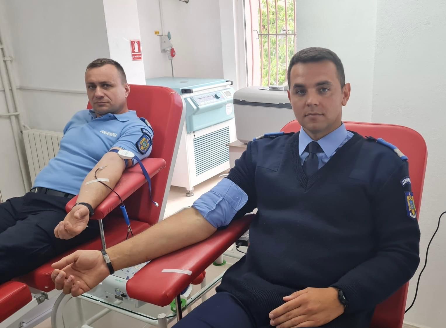 Jandarmii donează sânge pentru viață!