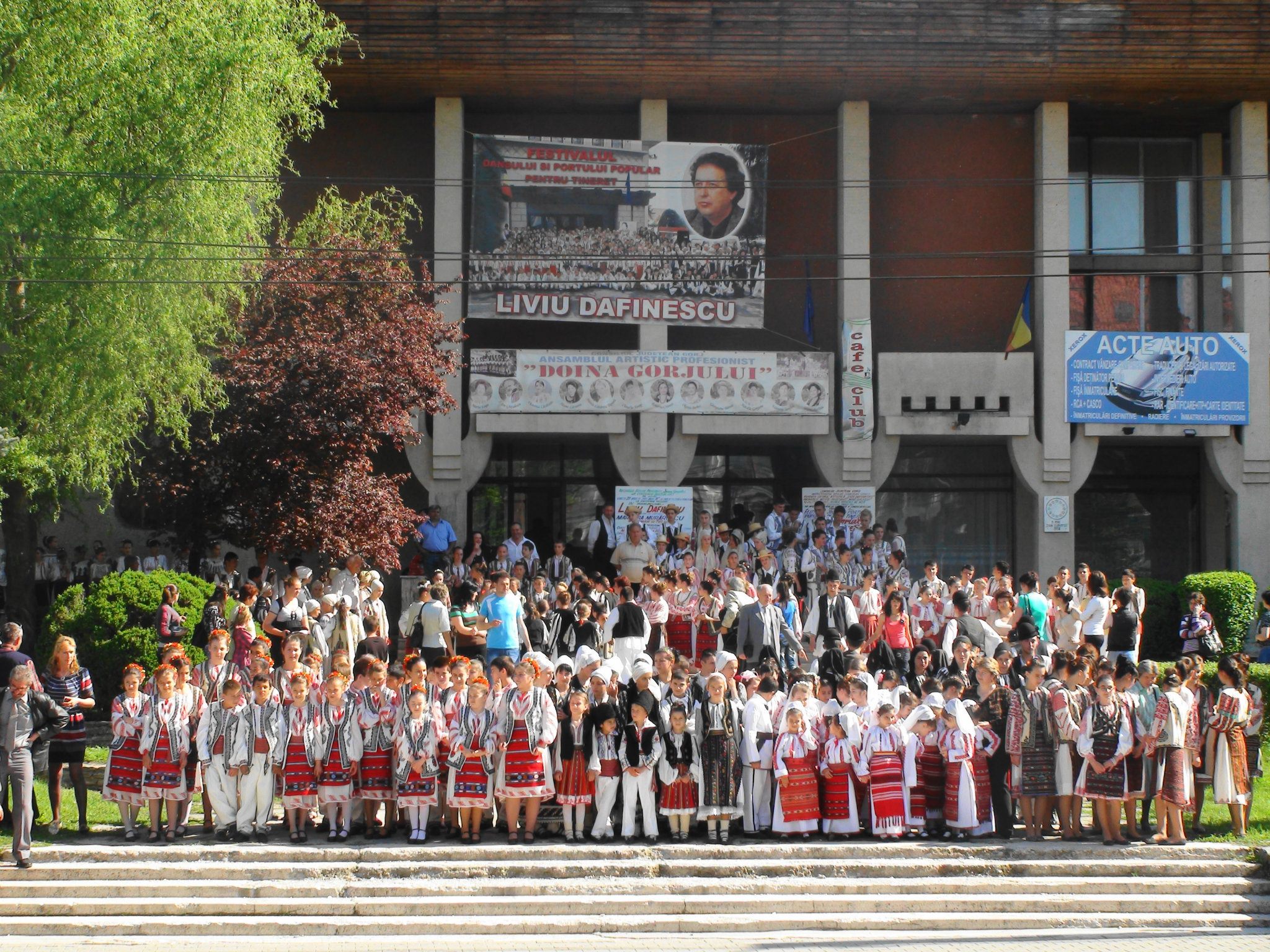 Spectacol extraordinar și concurs cu peste 600 de tineri gorjeni în 25 de ansambluri
