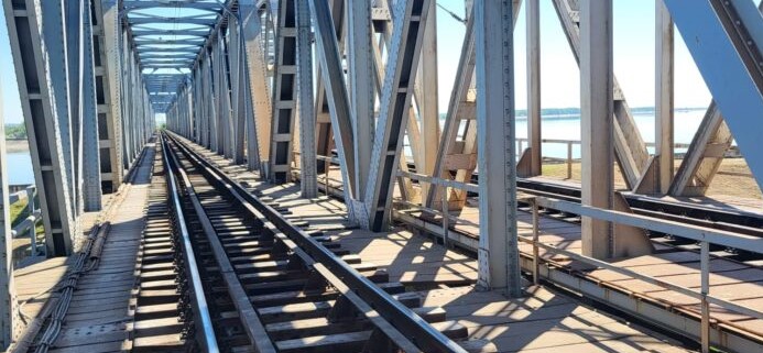 CFR SA anunță ridicarea restricțiilor de viteză la podul feroviar peste râul Olt