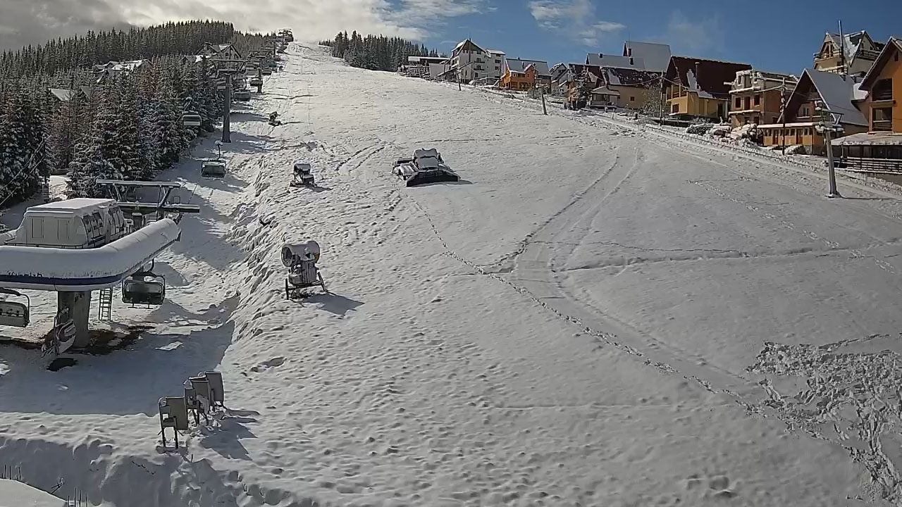 Peisaj de iarnă în aprilie: Rânca acoperită de un strat de zăpadă de 15 cm