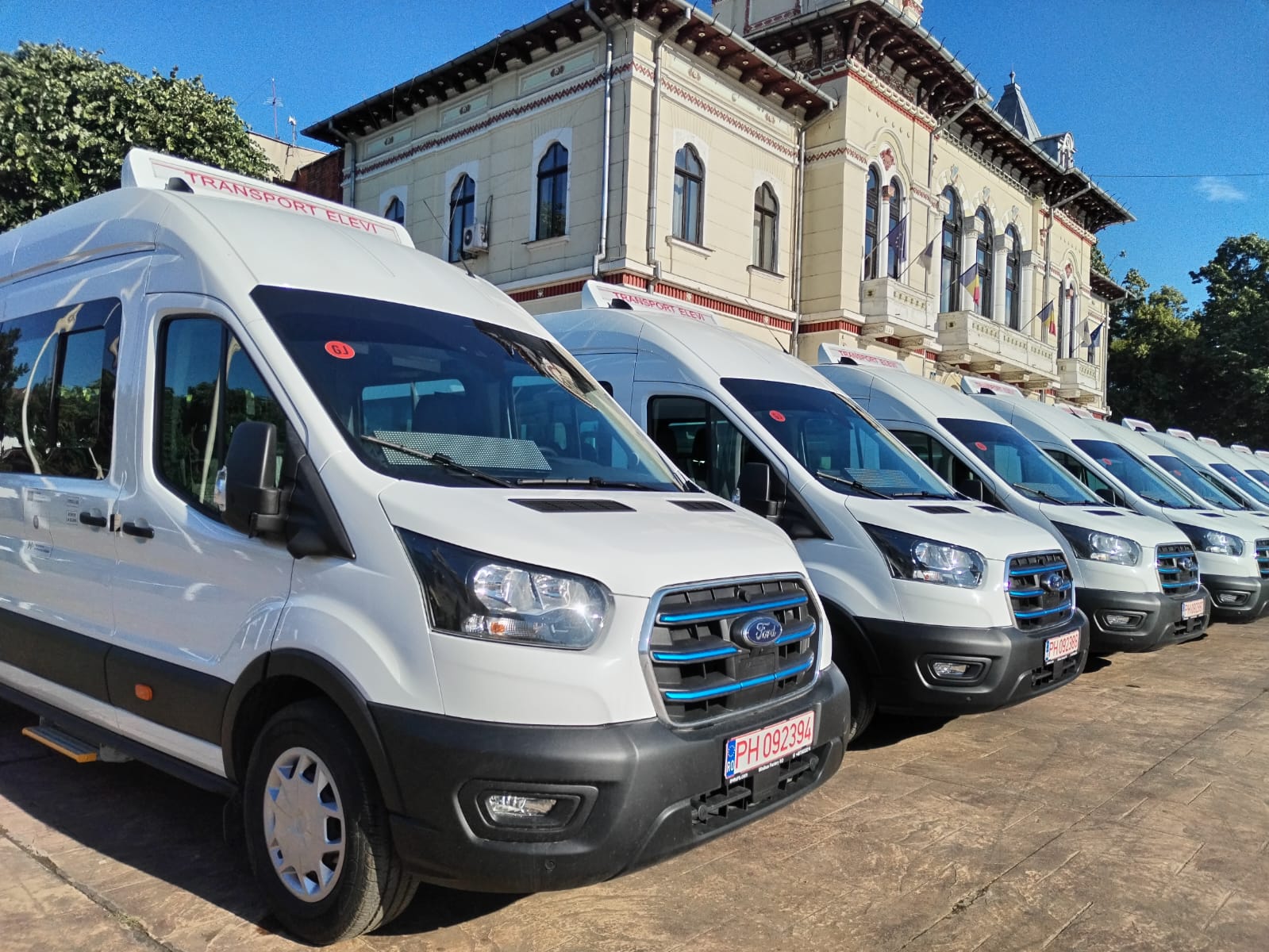 Primul lot de microbuze electrice a fost livrat în Gorj