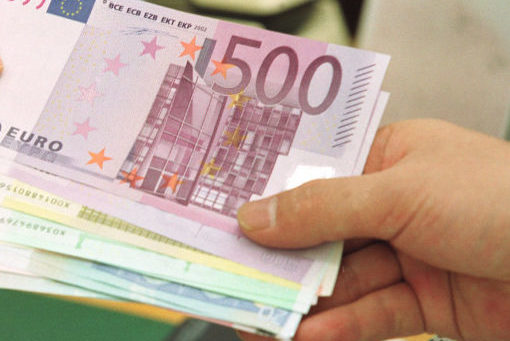 Românii fac tot mai multe credite de consum