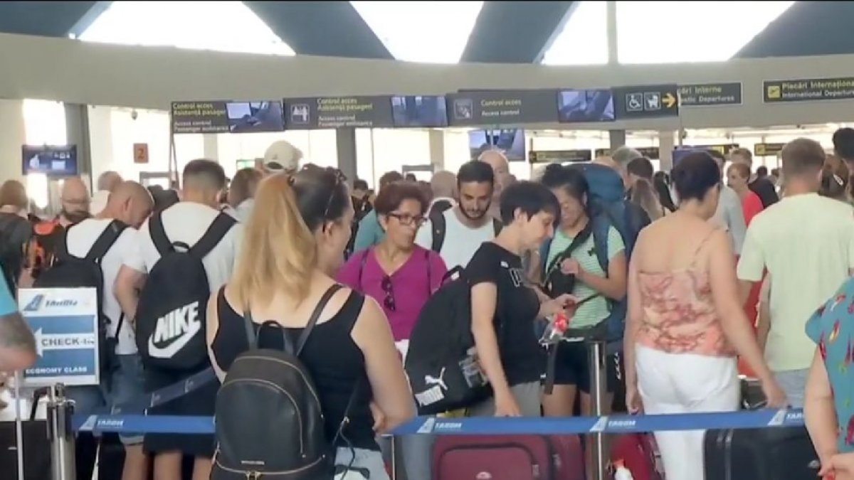 ANAT recomandă turiştilor să cumpere biletele de avion de la agenţiile de turism