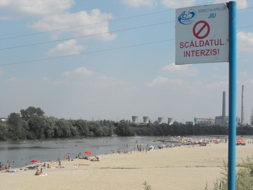 A.B.A. Jiu interzice scăldatul în apele curgătoare