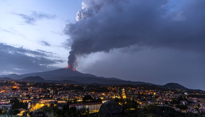 Italia: Aeroportul Internaţional Catania – închis, în urma erupției Vulcanului Etna