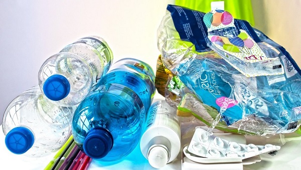 Germania interzice capacele din plastic la ambalajele de unică folosință