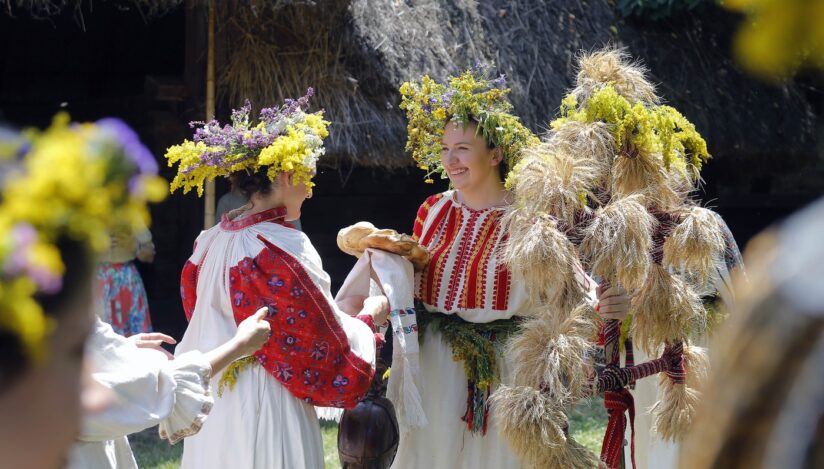Craiova: Festivalul de datini şi obiceiuri ”Tradițiile verii”, ediția a XII-a, în Parcul Romanescu