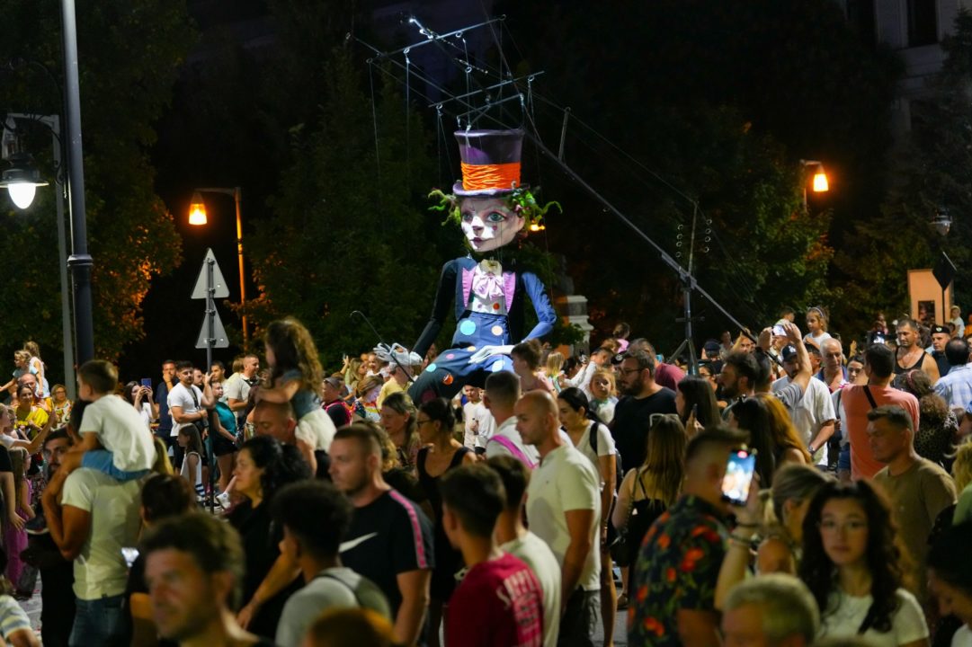 Puppets Occupy Street defilează, în premieră, în Bulgaria