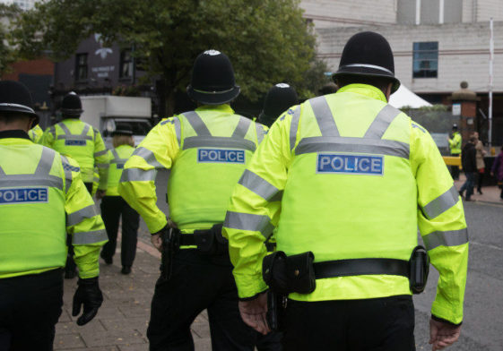 Guvernul britanic mobilizează 6.000 de poliţişti