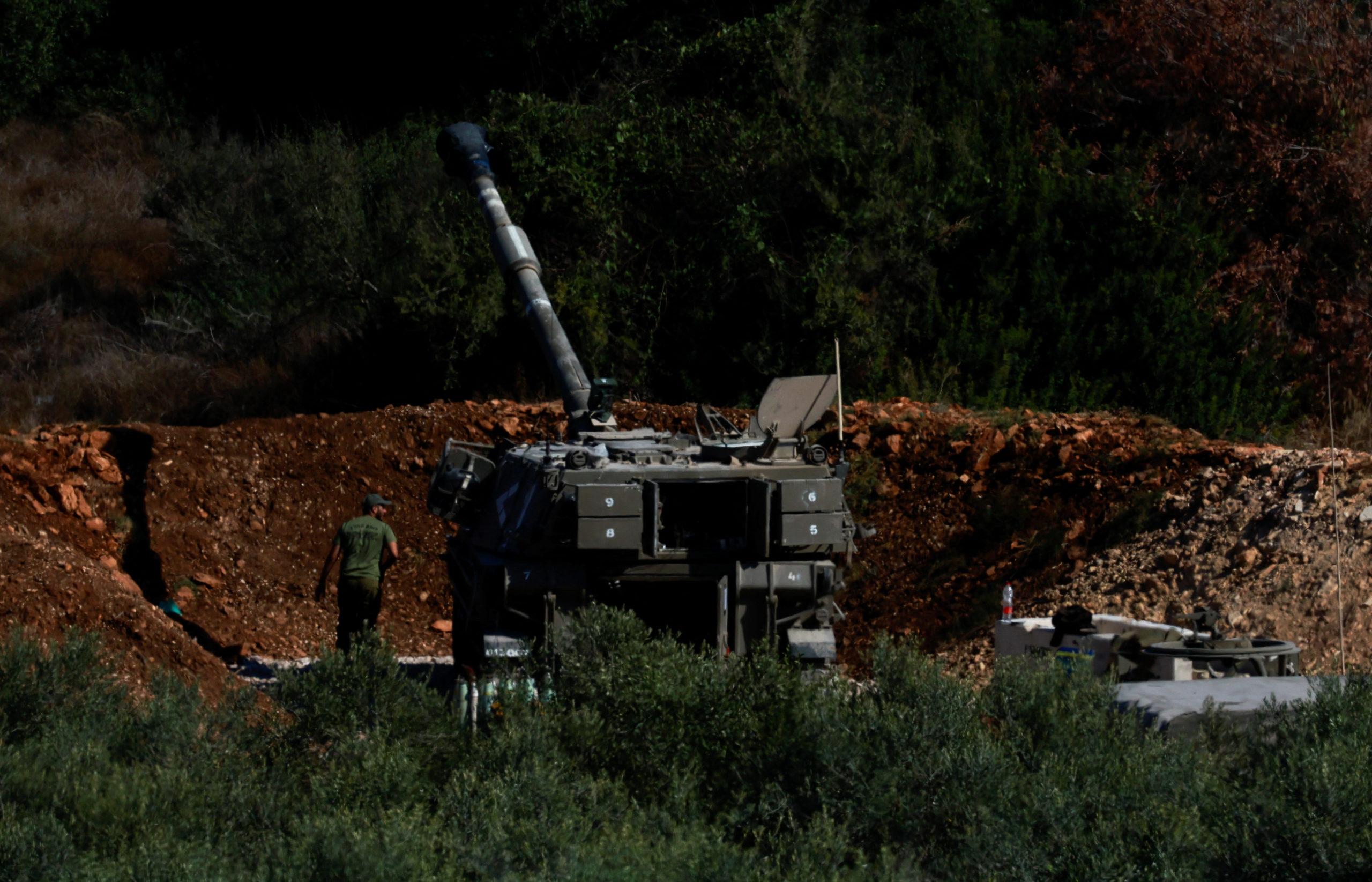 Israelul a încercat să îl ucidă, aseară, la Beirut, pe presupusul succesor al liderului Hezbollah