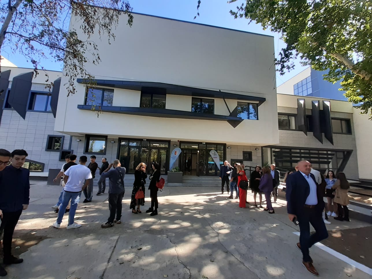 Universitatea din Craiova a deschis noul an academic 2024-2025 într-un campus modernizat (AUDIO)