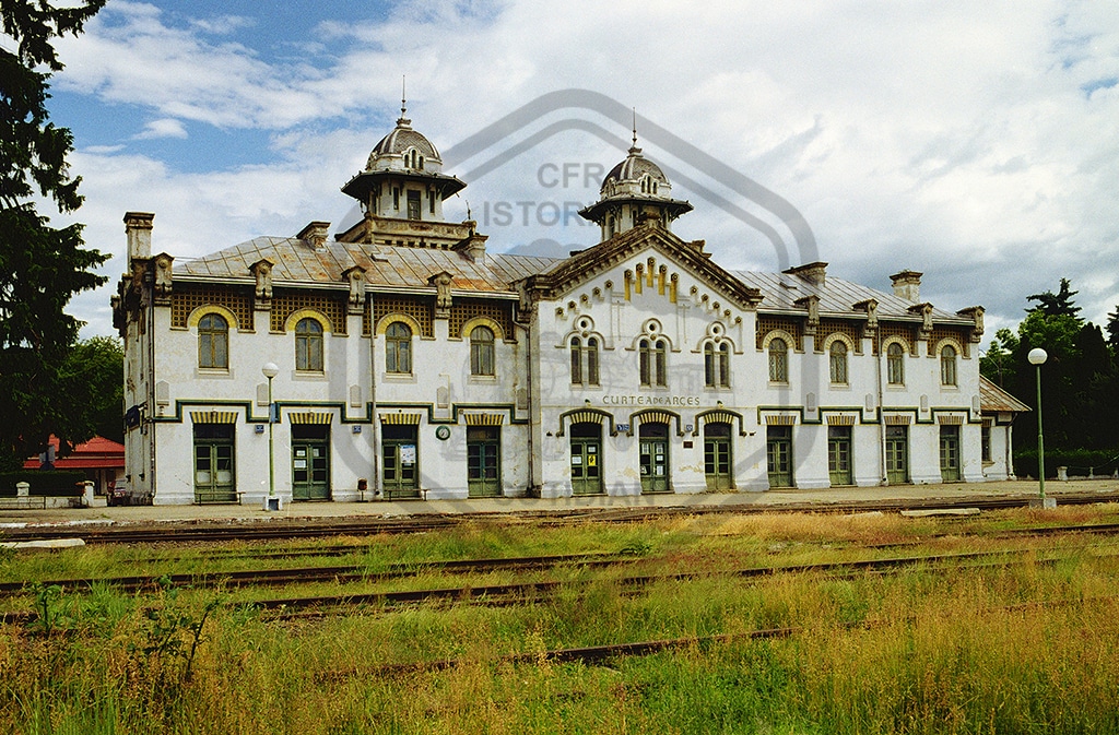 Încep lucrările de restaurare a Gării Regionale Curtea de Argeş