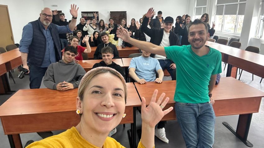 Campania ”Nu porți fake-uri, nici nu le spune” a ajuns astăzi la Liceul Tehnologic „Costin D. Nenițescu” din Craiova.