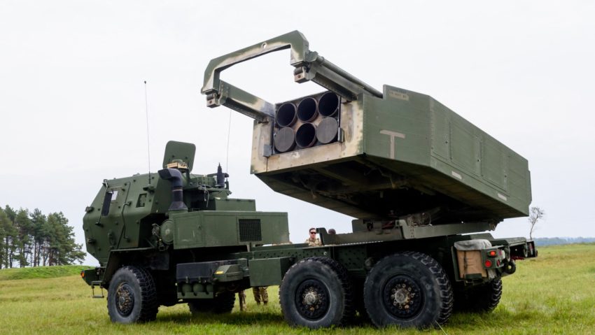 Estonia a primit șase sisteme de rachete HIMARS