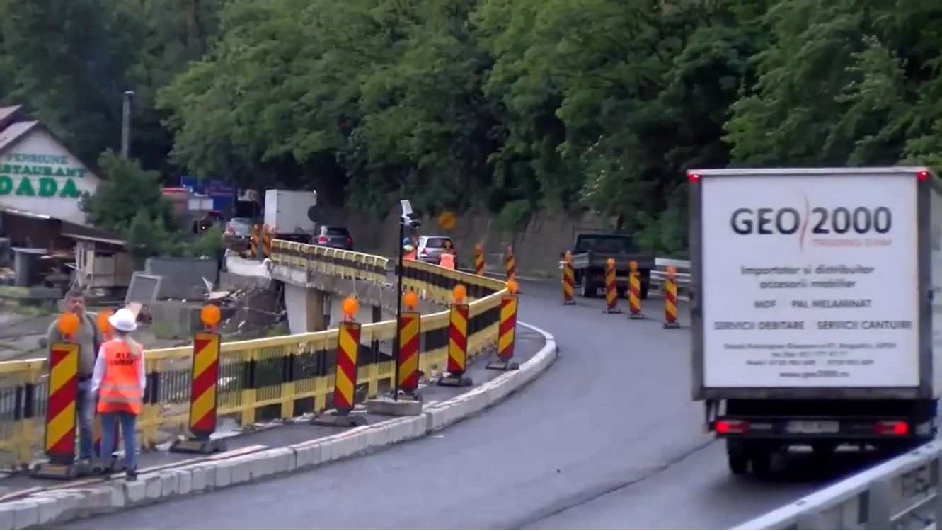 Circulația pe DN 66, în Defileul Jiului, întreruptă periodic din cauza lucrărilor de rănguire a versanților