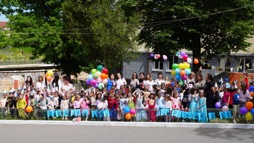 Costume de poveste, zâmbete și surprize: Ziua Copilului, celebrată cu fast la Grădinița „Floare Albastră” din Craiova