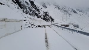 Condițiile meteorologice nefavorabile închid temporar circulația pe Transfăgărășan