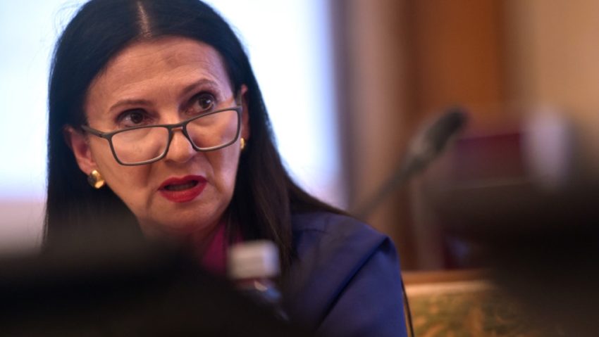 Fostul ministru al Sănătăţii, Sorina Pintea, dusă de poliţişti la Penitenciarul Gherla